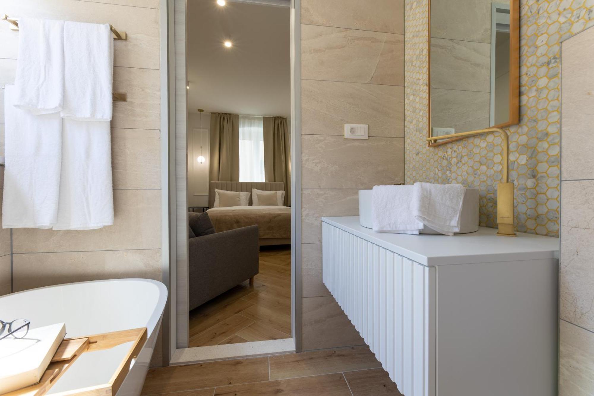 Palace Luxury Suites Split Exterior photo